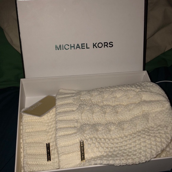 Micheal Kors Scarf and Hat main image 4